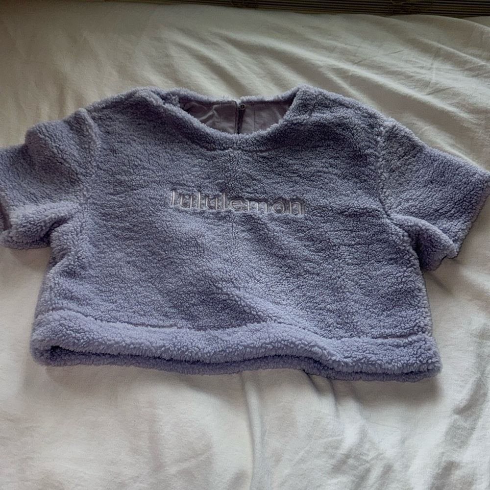 NWT Lululemon Textured Fleece Embroidered Logo Tee, Size 4